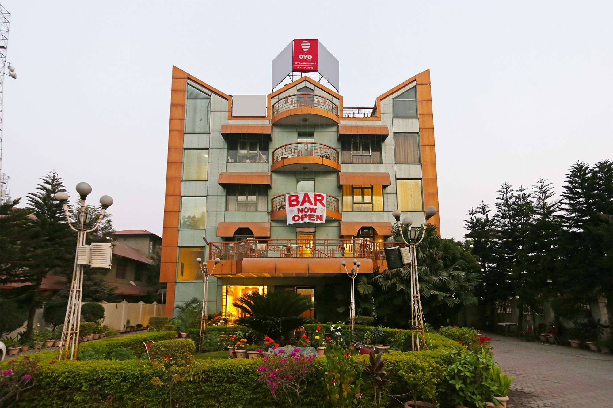 Oyo 10072 Hotel Amrit Regency Dehradun Zewnętrze zdjęcie