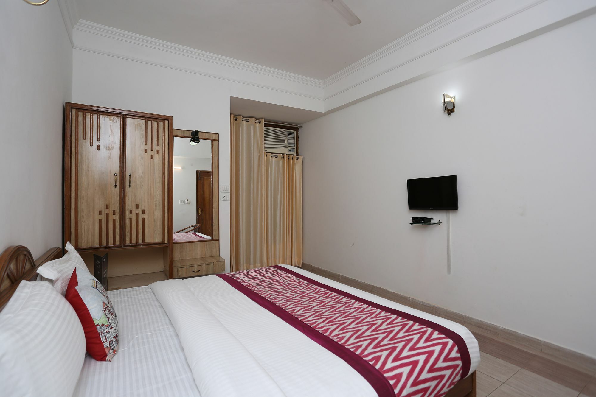 Oyo 10072 Hotel Amrit Regency Dehradun Zewnętrze zdjęcie